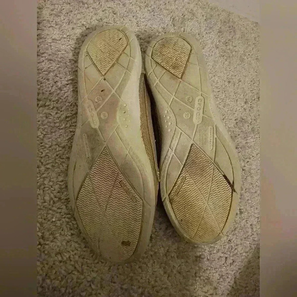Crocs Women's Size 10W Walu Canvas Loafer Flat Shoes Tan Beige Slip-On - Picture 6 of 8